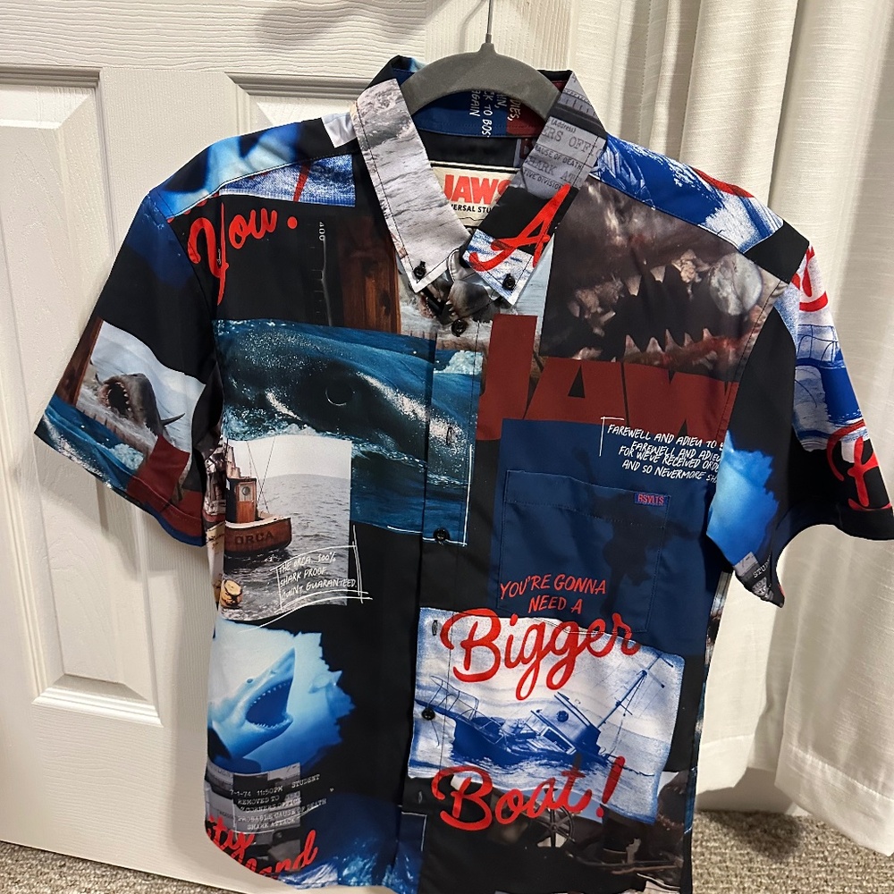 RSVLTS Jaws Beach is Closed Shirt Size Small